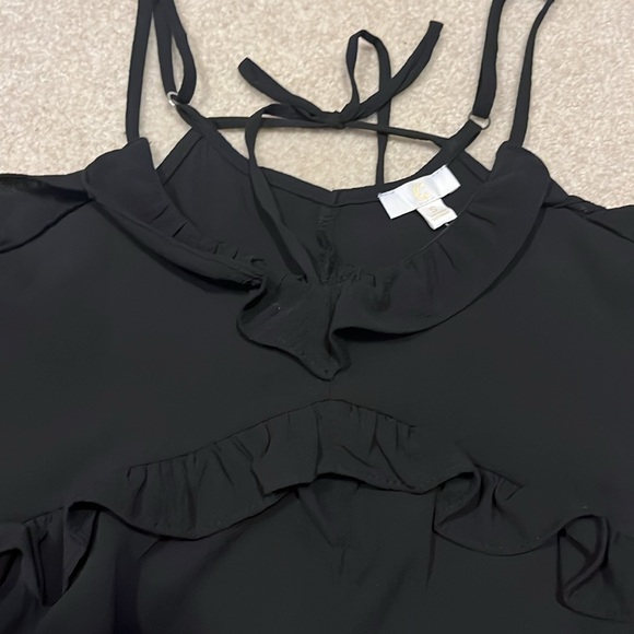 Black ruffle tank NeW - Picture 2 of 3
